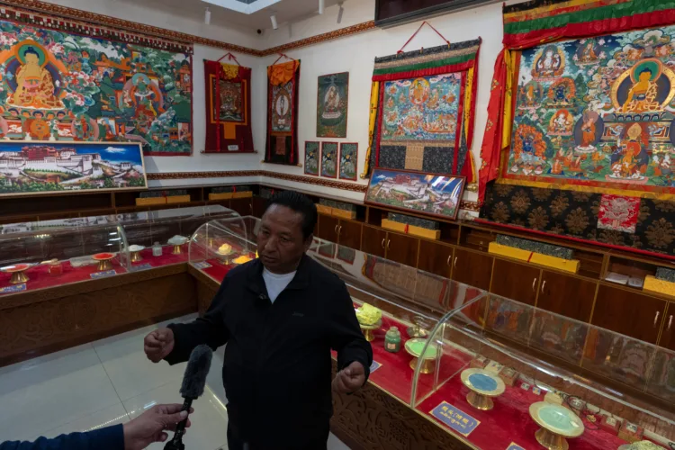 A Tibetan cooperative keeps a centuries-old  weaving tradition alive